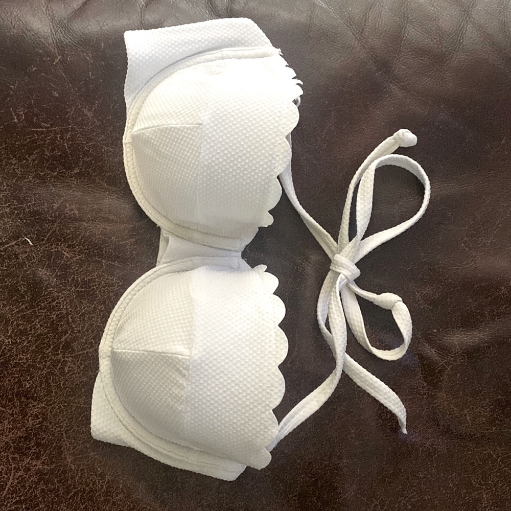 Off-white H&M bikini bathing suit top